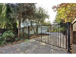 8621 59th Ave, Portland, OR 97219-3104