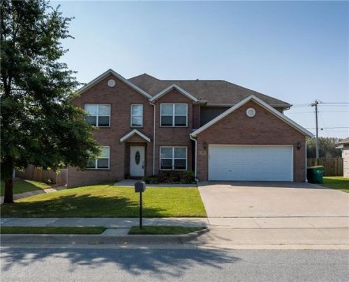 701 Mustang Ct, Centerton, AR 72719-9220