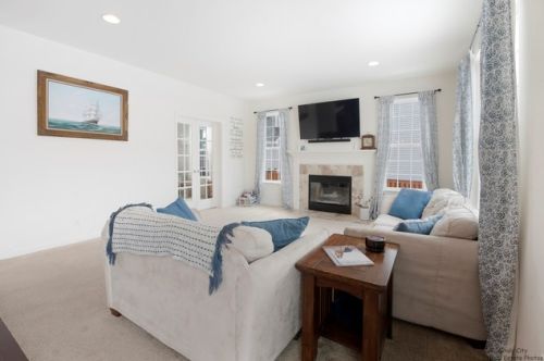 1550 Bristol Dr, Pingree Grove IL  60140-9038 exterior