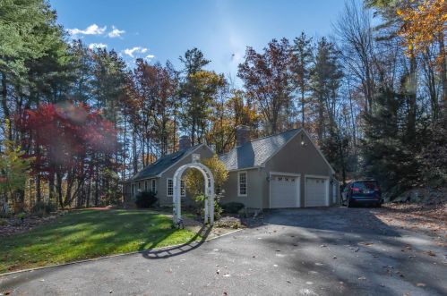 2 Nathan Lord Rd, Amherst, NH 03031-3061