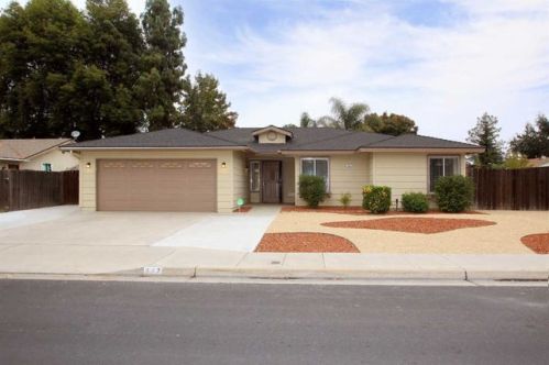 567 Holland Ave, Clovis, CA 93612-4966