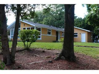 111 Metropolitan Ave, Cranston, RI 02920-1835