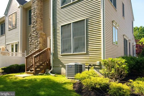 13 Wedgewood Ct, Princeton NJ  08540-6135 exterior