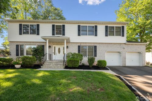 3 Emil Ct, Edison, NJ 08820-2121