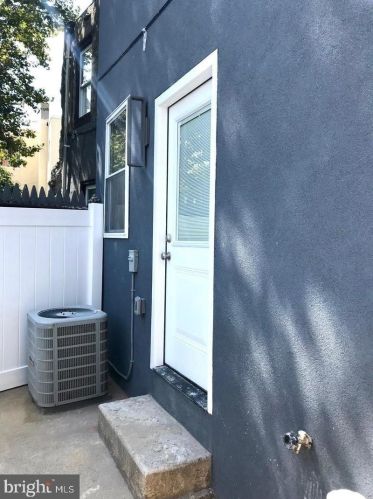 1515 4 St, Philadelphia PA 19148-1303 exterior