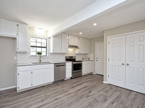 8302 Farmington Ct, Austin TX  78736-1744 exterior