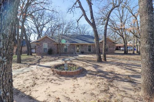 1009 Lake Ridge Dr, Azle, TX 76020-3715