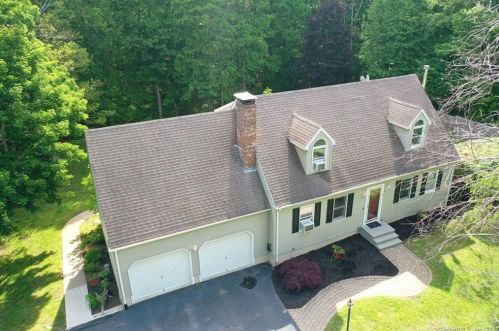 8 Gonch Farm Rd, Gales Ferry, CT 06339-1100