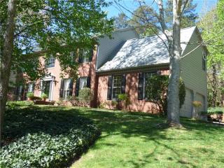 811 Woodmont Dr, Marietta, GA 30062-3817