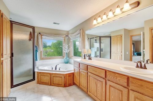 10098 Bridgewater Pkwy, Saint Paul MN  55129-8576 exterior