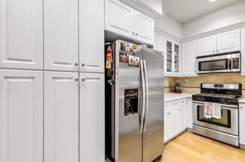 61 Nature, Irvine CA  92620-3827 exterior