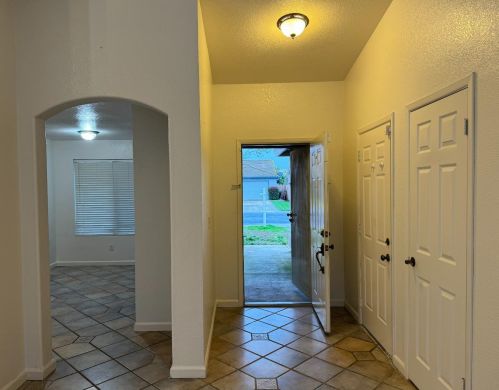 9040 New Age Ct, Elk Grove, CA 95758-1235