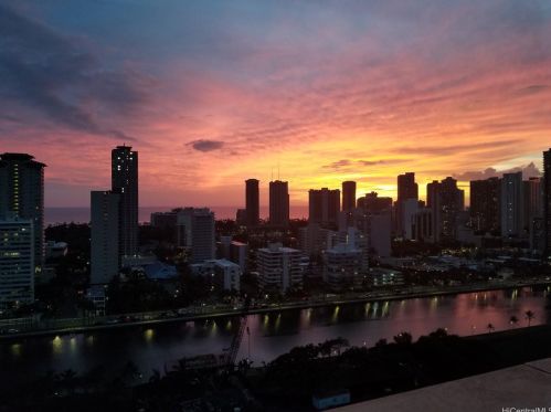 500 University Ave, Honolulu HI  96826-4904 exterior