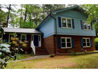 842 Beaver Ln, Lilburn, GA 30047-2659