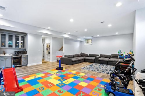 2707 1st St, Arlington VA  22204-1863 exterior