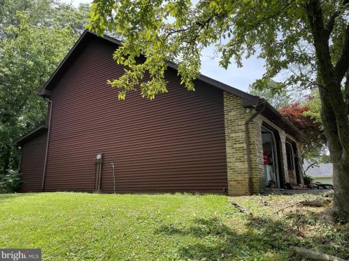 112 Bentley Ln, Lancaster PA  17603-6223 exterior