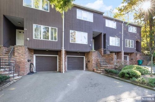 173 Marion Dr, Town Center, NJ 07052-3316