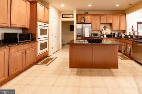 7125 Ayers Mdw Ln, Springfield VA  22150-4915 exterior