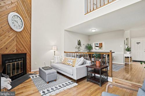 8166 Cliffview Ave, Springfield VA  22153-2622 exterior