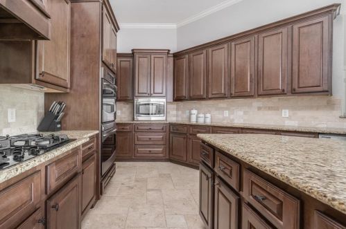 1828 Lily Meadows Dr, Conroe TX  77304-2949 exterior