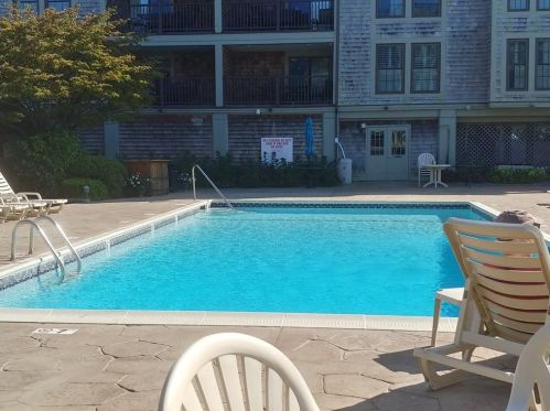 405 Thames St, Middletown, RI 02840-6603
