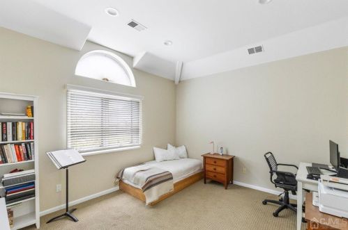 305 Sayre Dr, Princeton NJ  08540-5872 exterior