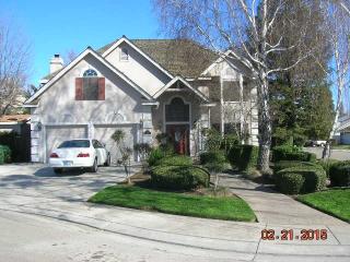 966 Shelly Ct, Ripon, CA 95366-3329