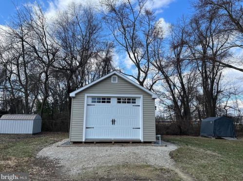 56 Mandl St, Trenton NJ  08619-3604 exterior