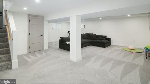 377 Kings Hwy, Tavistock NJ 08033-2004 exterior