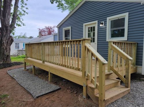 17 Spencer Dr, Middletown CT  06457-3537 exterior