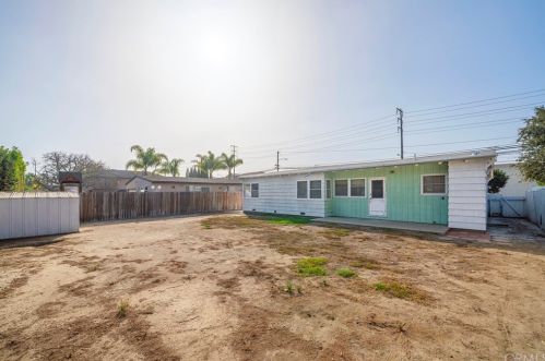 616 East St, Anaheim CA  92805-2131 exterior