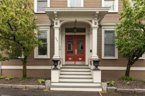314 Islington St, Portsmouth, NH 03801-4290