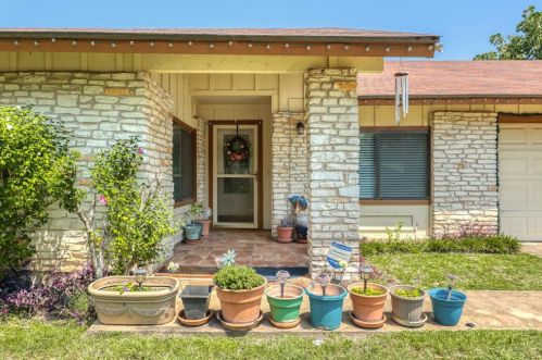 6430 Bridgewater Dr, Austin TX  78723-3926 exterior