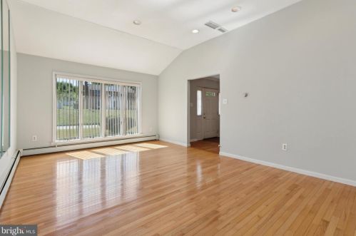 720 Caledonia St, Philadelphia, PA 19128-2014