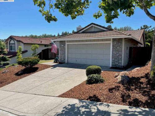 6510 Ridgewood Dr, Hayward, CA 94552-5204