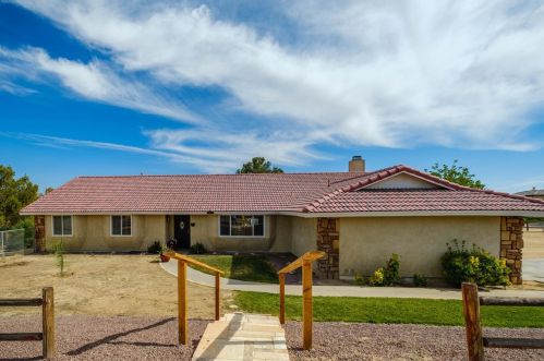 26665 Lakeview Dr, Helendale, CA 92342-7805