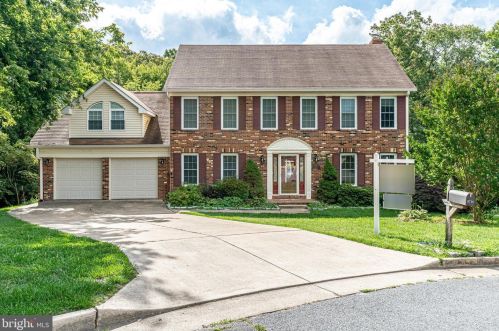 8714 Evangel Dr, Springfield VA  22153-1258 exterior