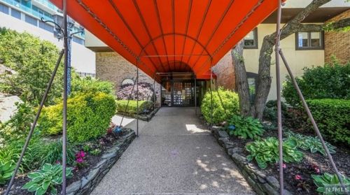 300 Gorge Rd, Cliffside Park NJ  07010-2759 exterior