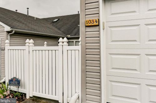 1034 Wooded Pond Dr, Harrisburg, PA 17111-4766