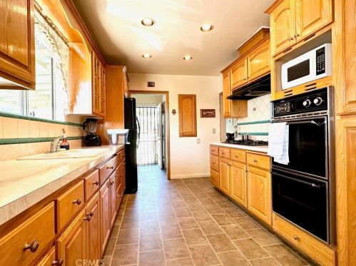 713 Davis Ave, Montebello, CA 90640-5511