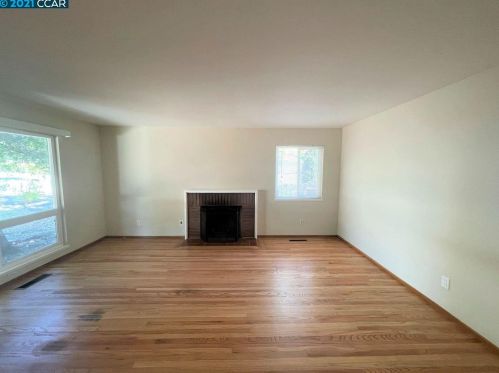 589 Maureen Ln, Concord, CA 94523-2758