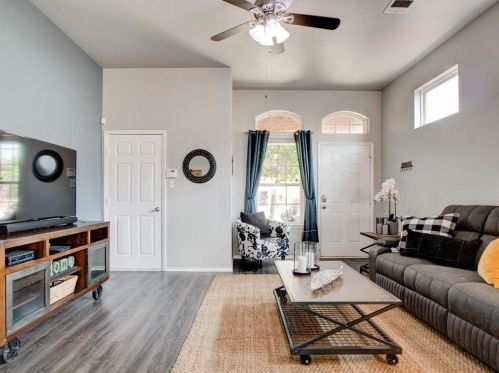 5733 Parkview Hills Ln, Fort Worth TX  76179-6715 exterior