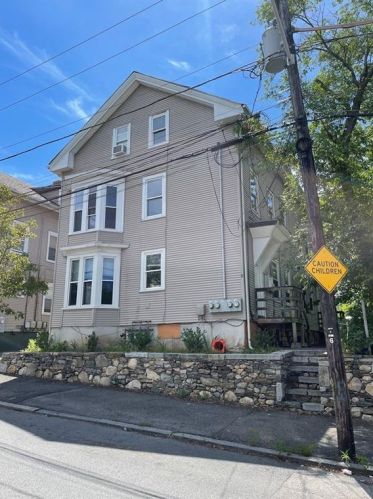 9 Harvest St, Providence, RI 02908-4712