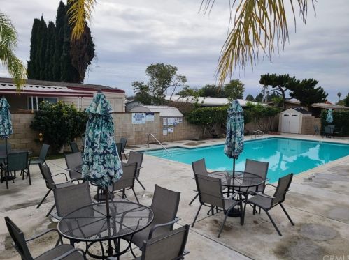 1300 Clinton St, Santa Ana CA  92703-1454 exterior