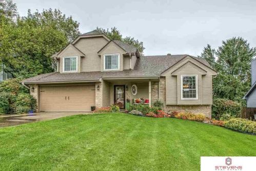 2815 Nottingham Dr, Bellevue, NE 68123-1962
