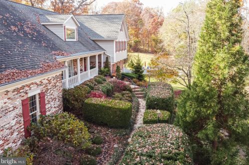 4486 Lawnvale Dr, Gainesville, VA 20155-1232