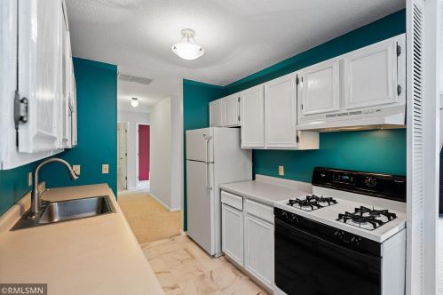 4828 Grenwich Way, Saint Paul MN  55128-2039 exterior