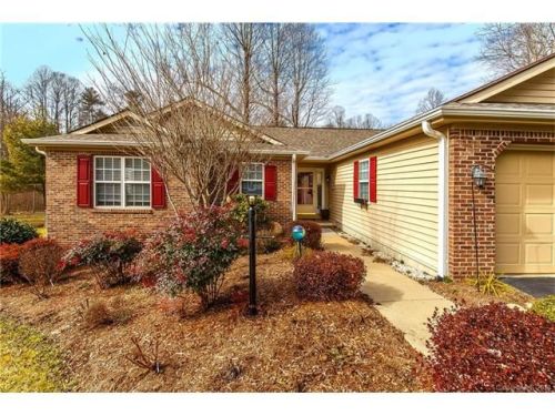 55 St Andrews Dr, Etowah, NC 28729-9748