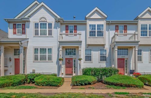 1225 Driftwood Ln, Pingree Grove IL  60140-2062 exterior