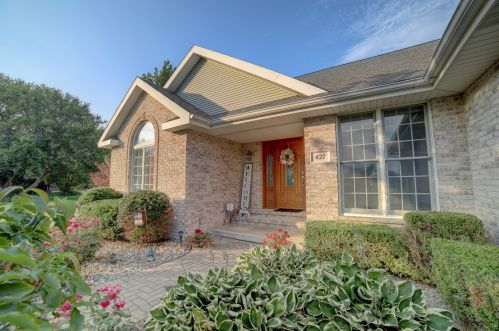 427 Daniel Ct, Clifton, IL 60927-9695